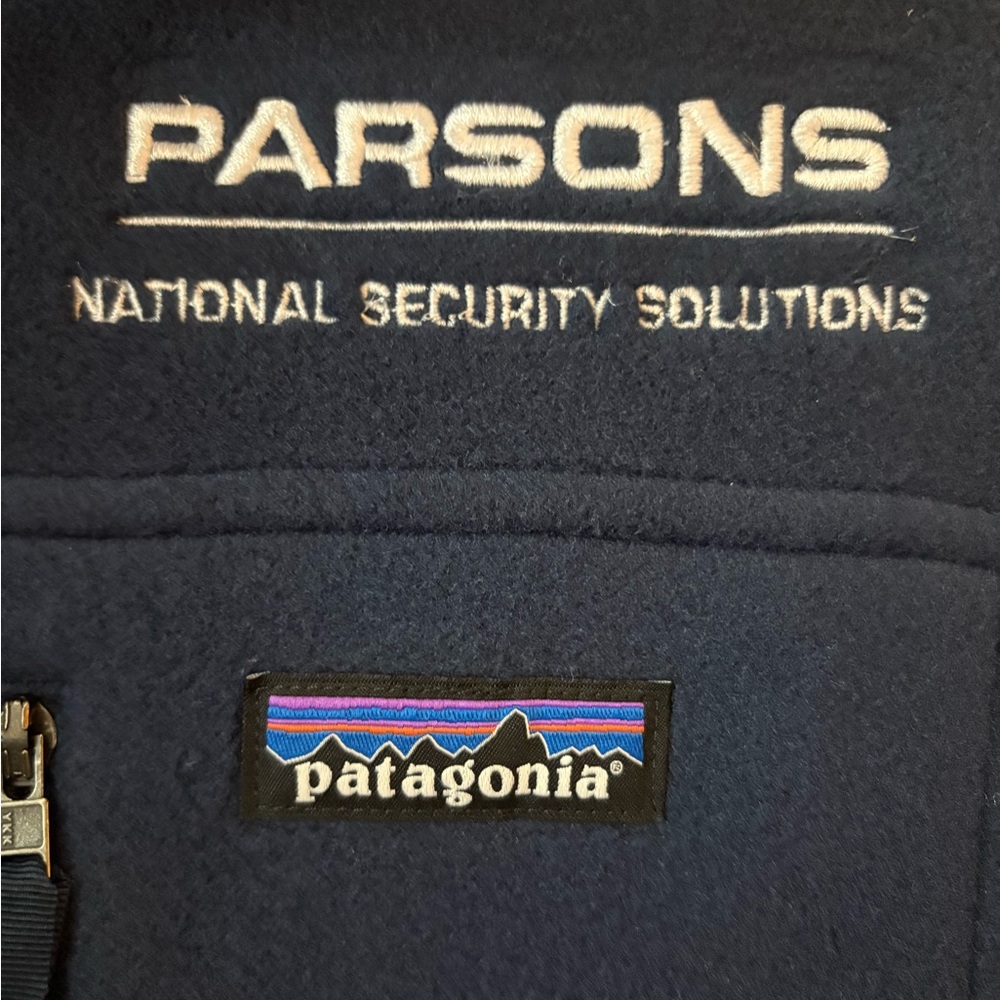NWT Patagonia Men’s XXL Classic Synchilla Fleece Vest Navy Embroidered Logo - Picture 3 of 6